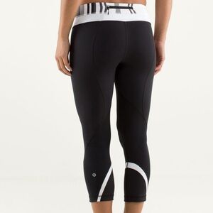 Lululemon Low Rise Legging “Run Inspire Crop II”
Size 4
